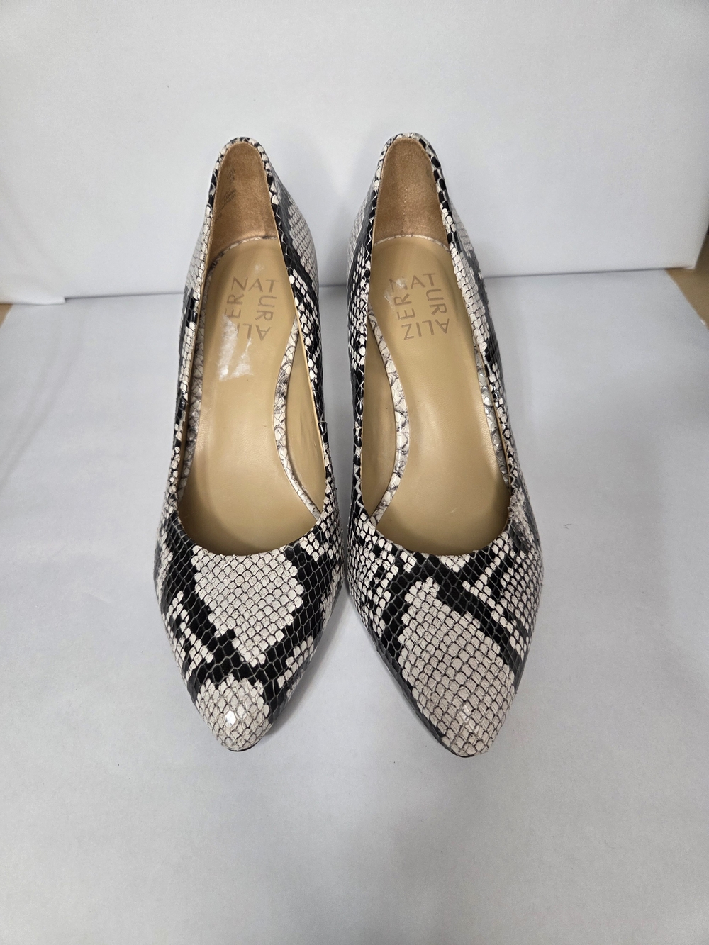 Naturalizer Women’s Alabaster Snake Embossed Mid-Heels Evie Pumps Size 6 M